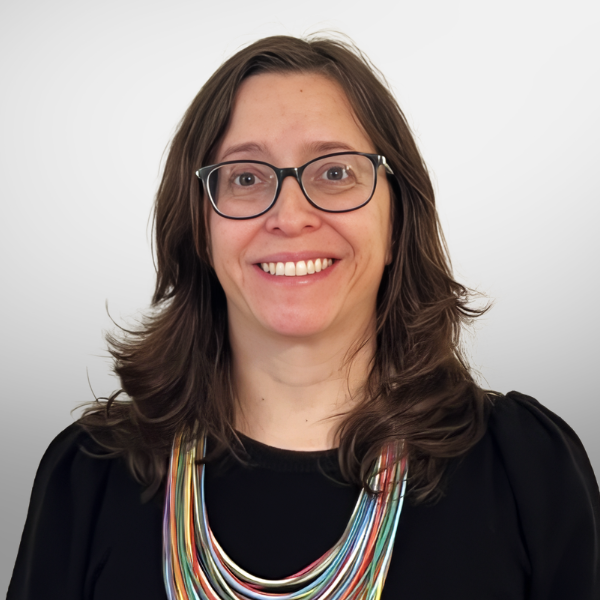 Cintia Oliveira Headshot